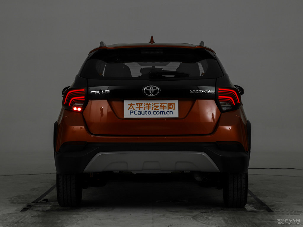 閃電橙YARiS L 致炫X車尾外觀圖片
