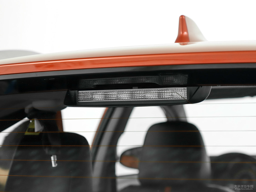 閃電橙YARiS L 致炫X車尾外觀圖片