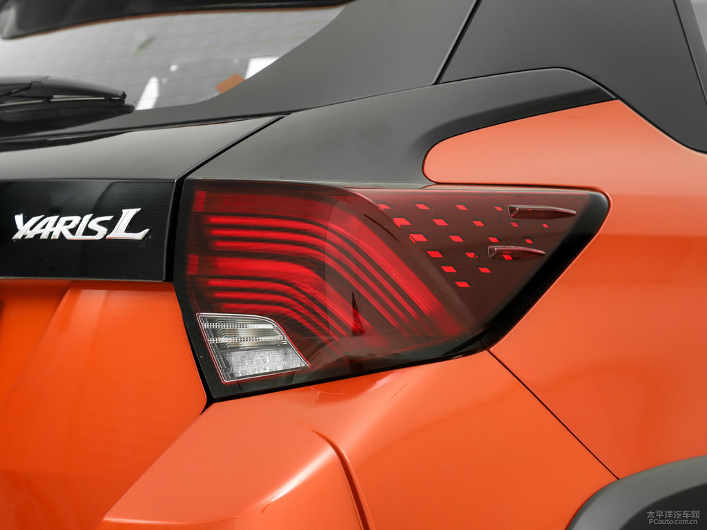 閃電橙YARiS L 致炫X車尾外觀圖片