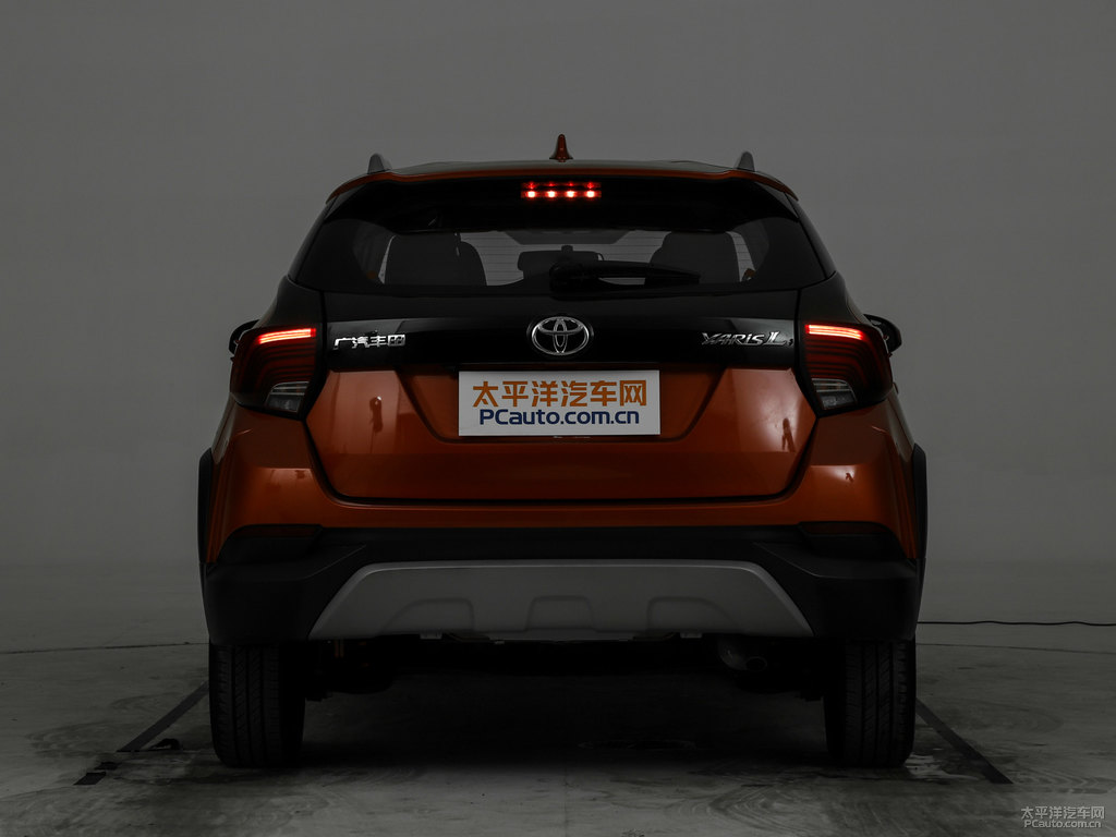 閃電橙YARiS L 致炫X車尾外觀圖片