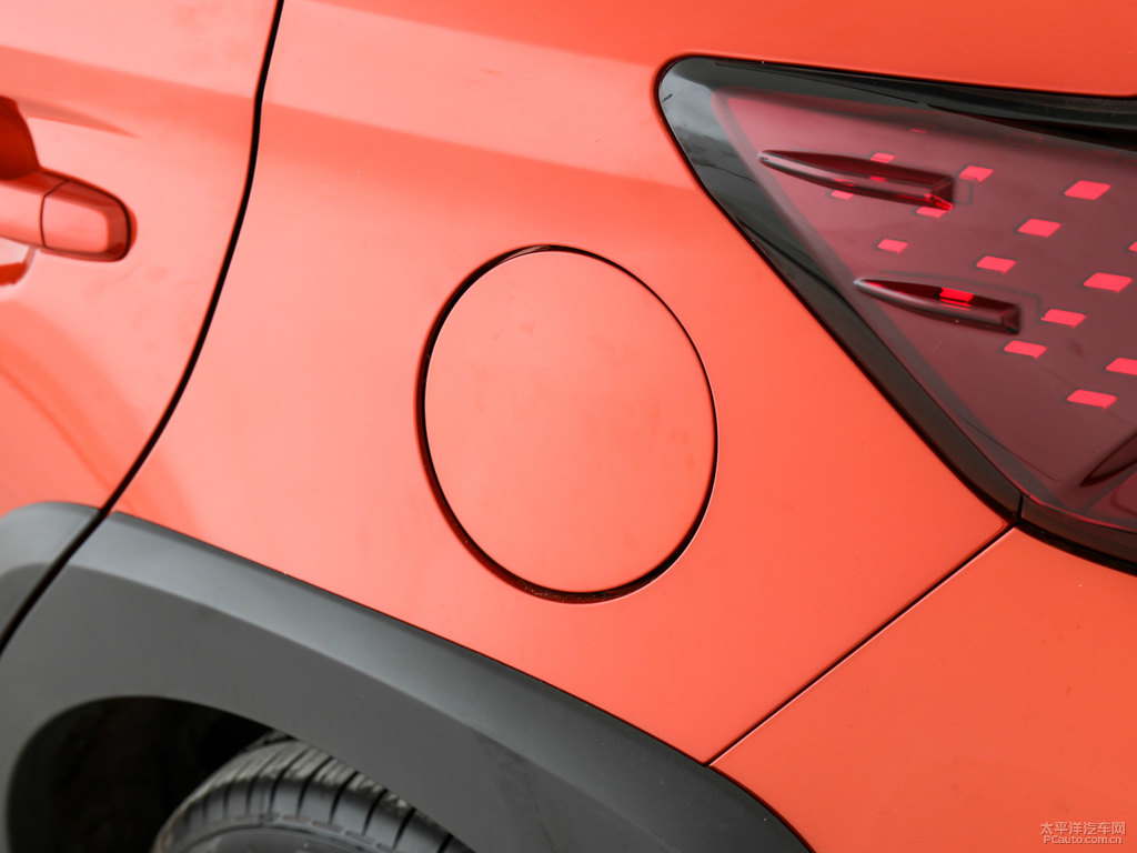 閃電橙YARiS L 致炫X車身外觀圖片