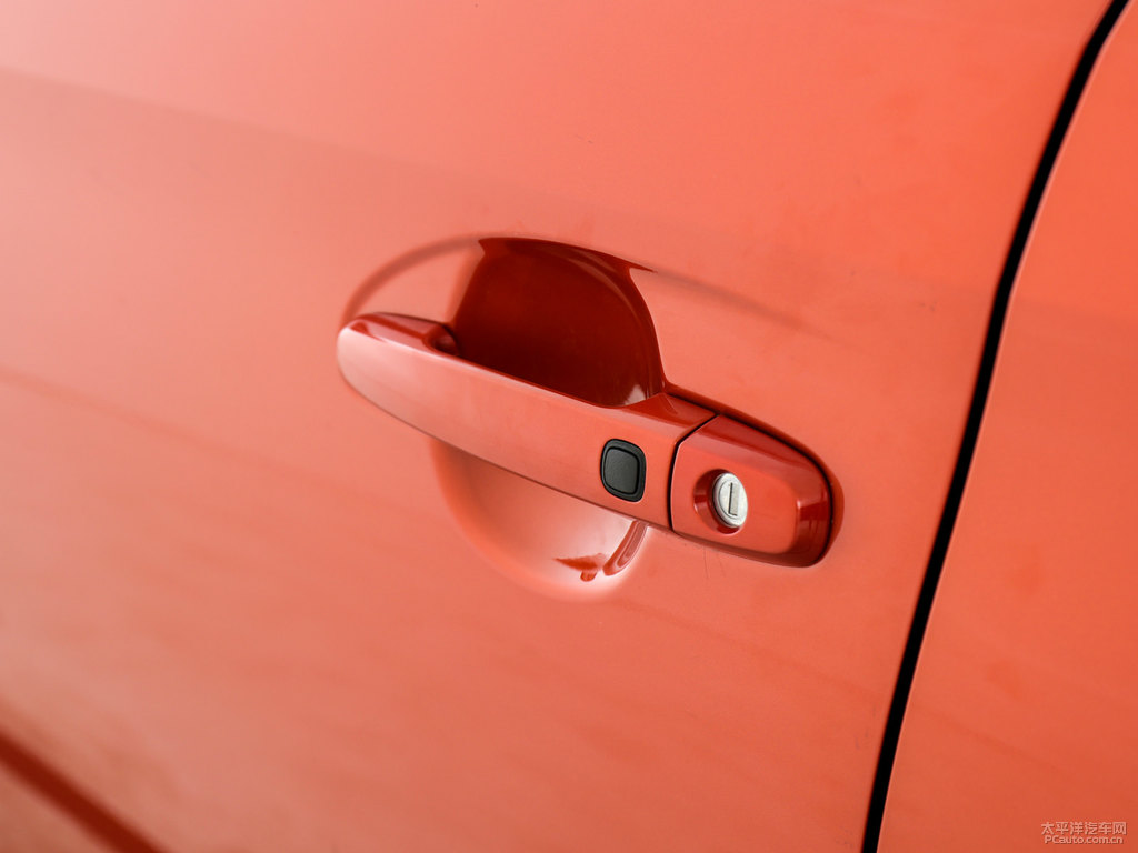 閃電橙YARiS L 致炫X車身外觀圖片
