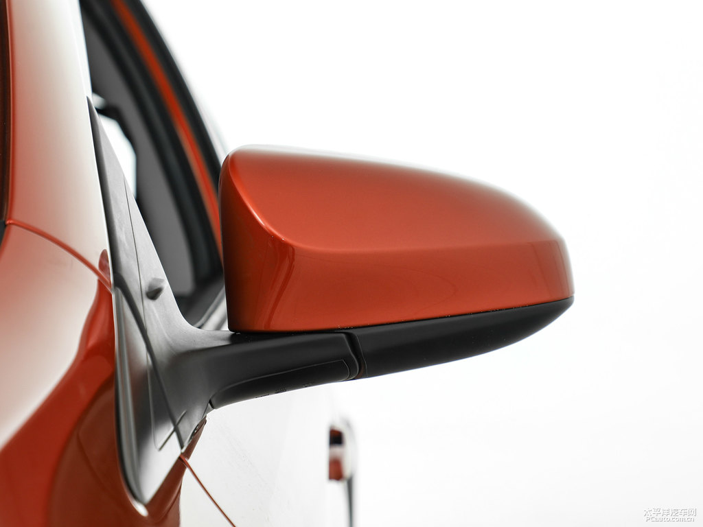 閃電橙YARiS L 致炫X車身外觀圖片