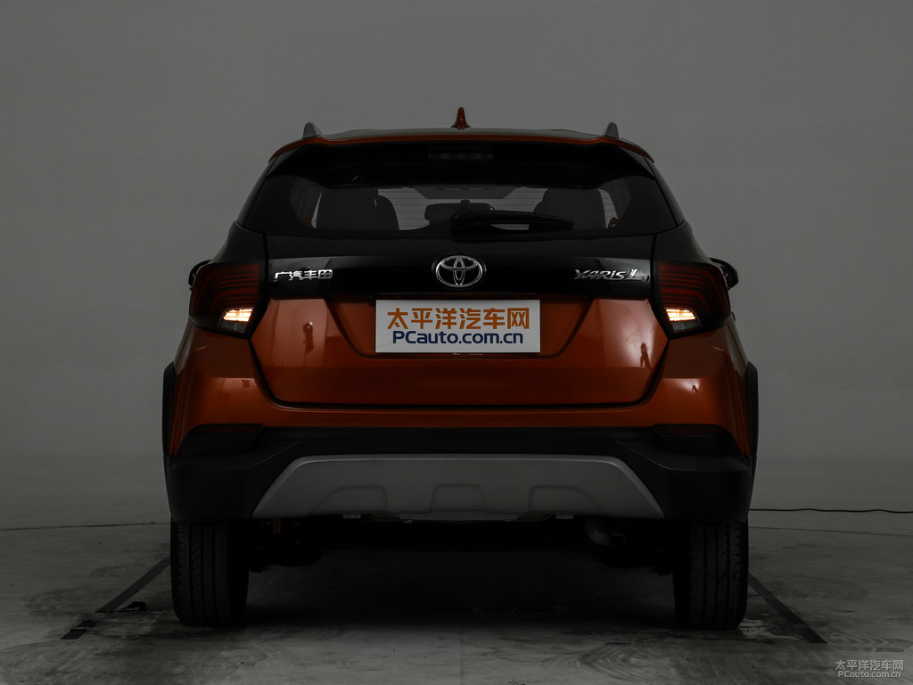 閃電橙YARiS L 致炫X車(chē)尾外觀圖片