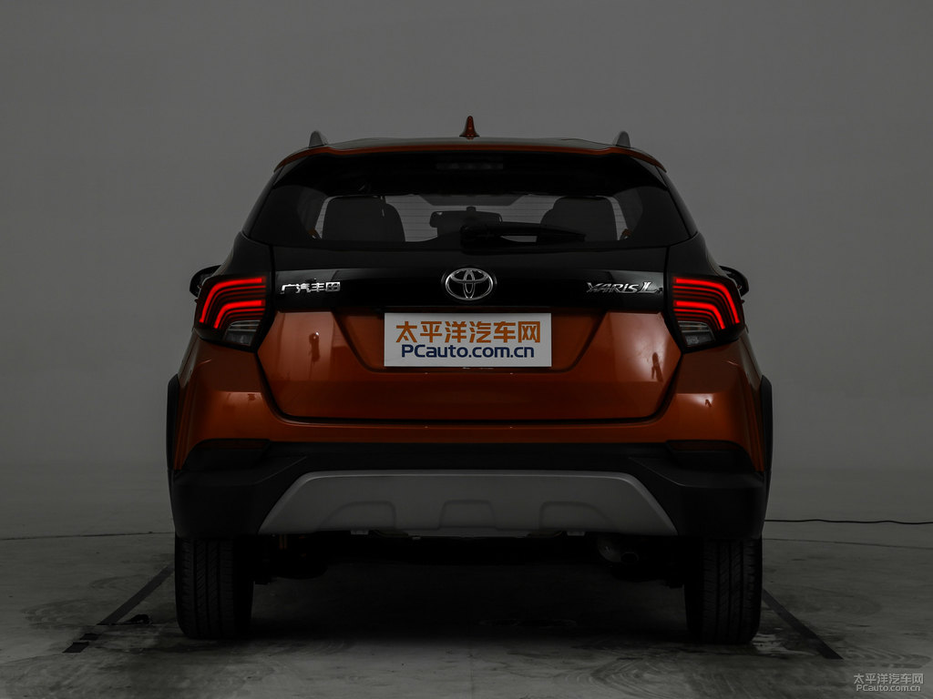 閃電橙YARiS L 致炫X車尾外觀圖片
