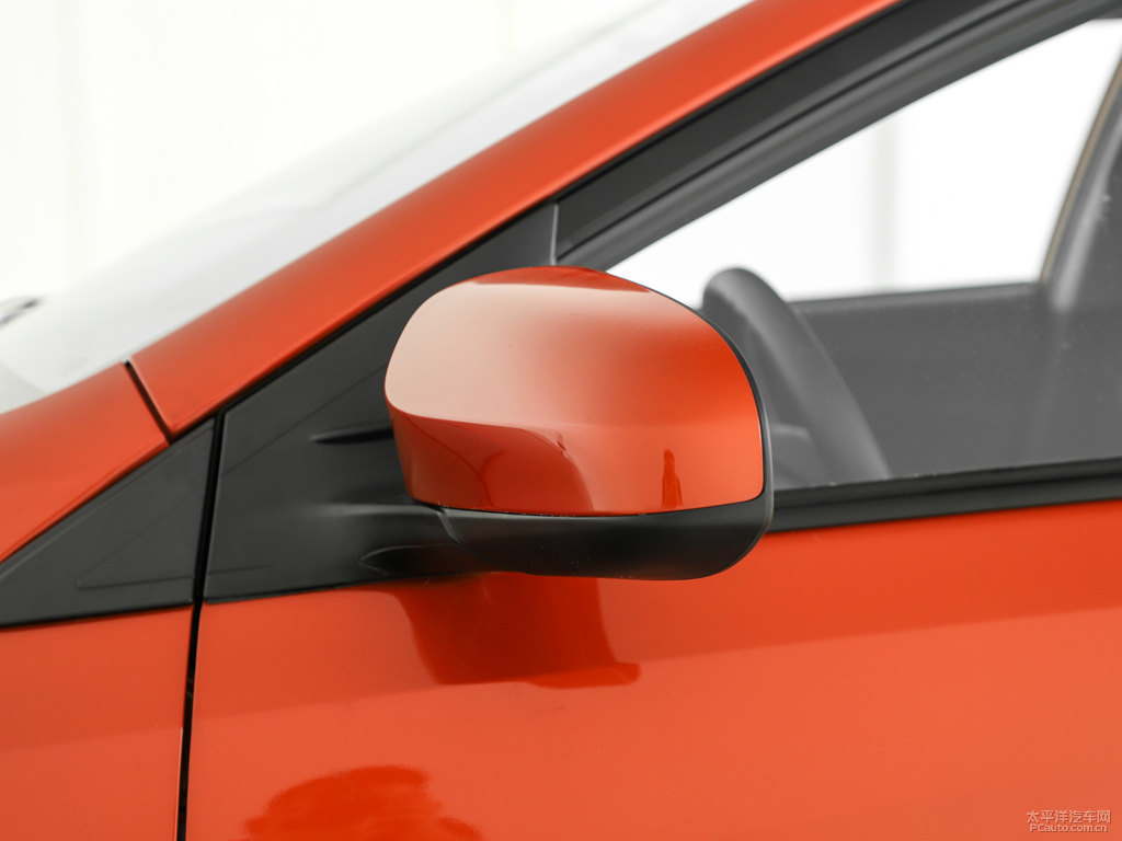 閃電橙YARiS L 致炫X車身外觀圖片