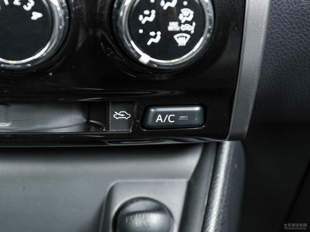 閃電橙YARiS L 致炫X中控內(nèi)飾圖片