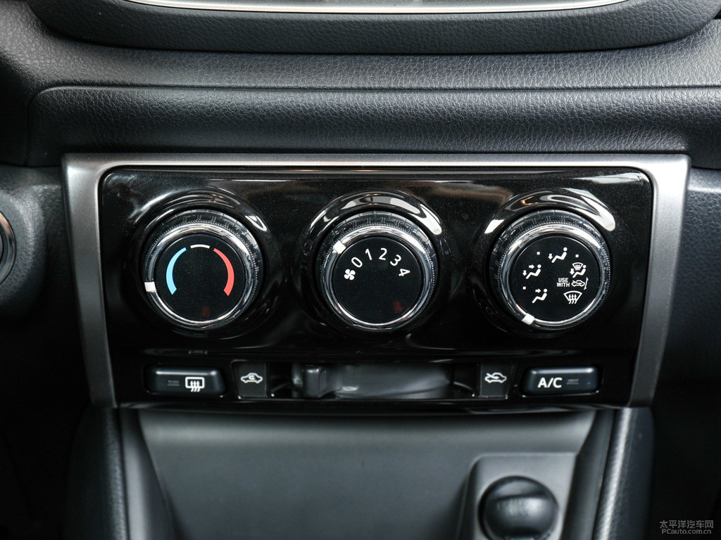 閃電橙YARiS L 致炫X中控內(nèi)飾圖片