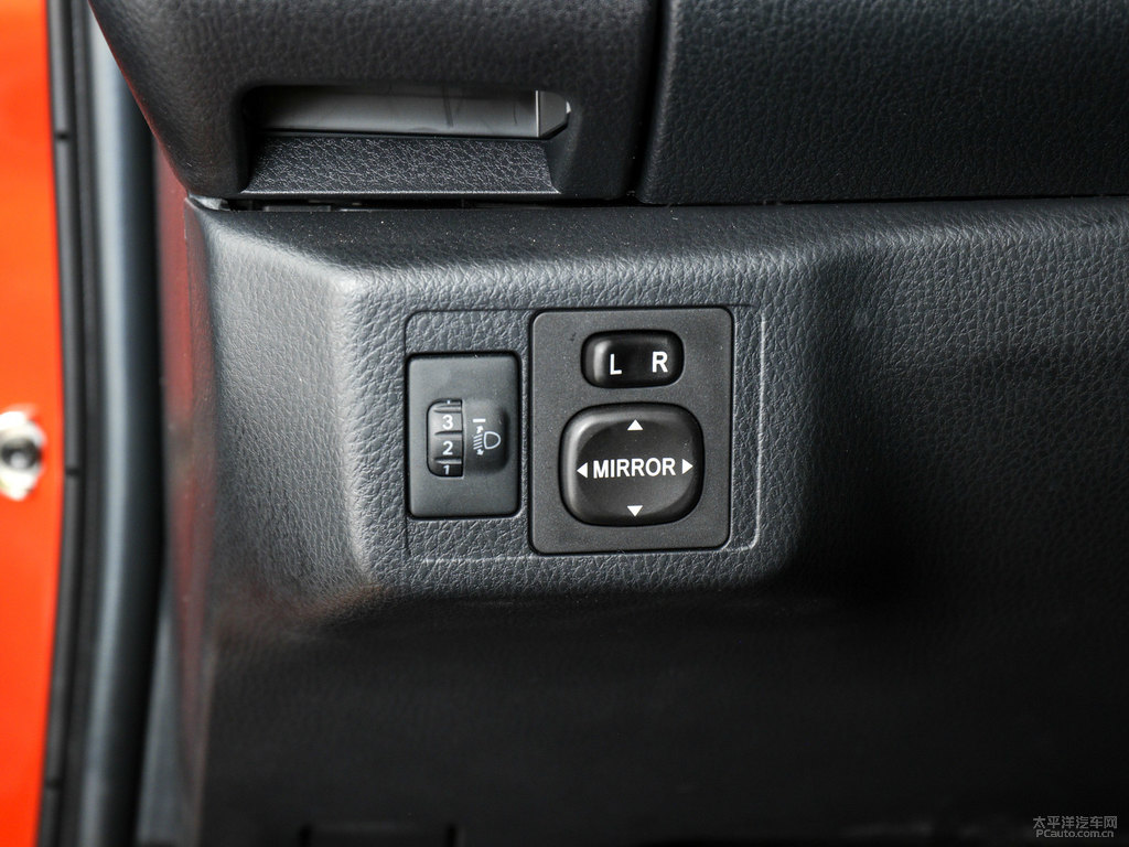 閃電橙YARiS L 致炫X中控內(nèi)飾圖片