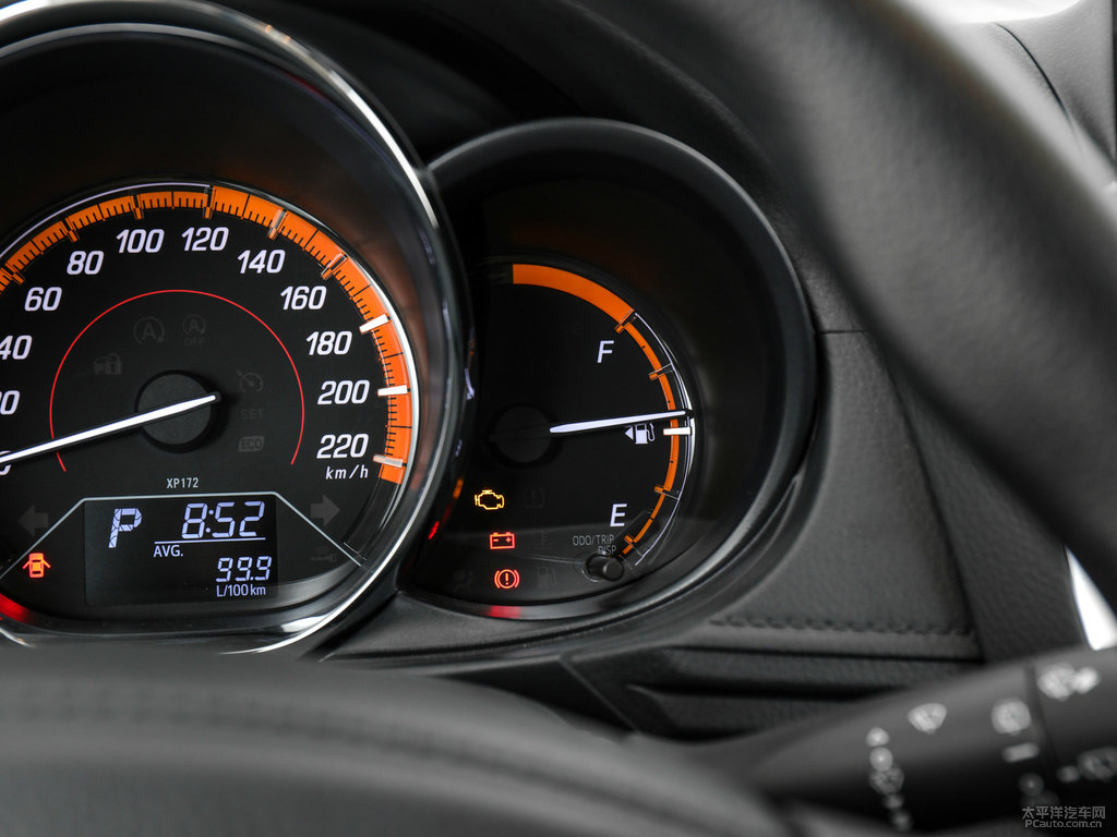 閃電橙YARiS L 致炫X中控內(nèi)飾圖片