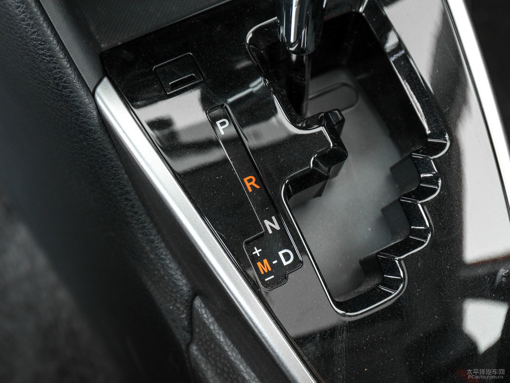 閃電橙YARiS L 致炫X中控內飾圖片