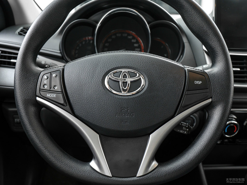 閃電橙YARiS L 致炫X中控內(nèi)飾圖片