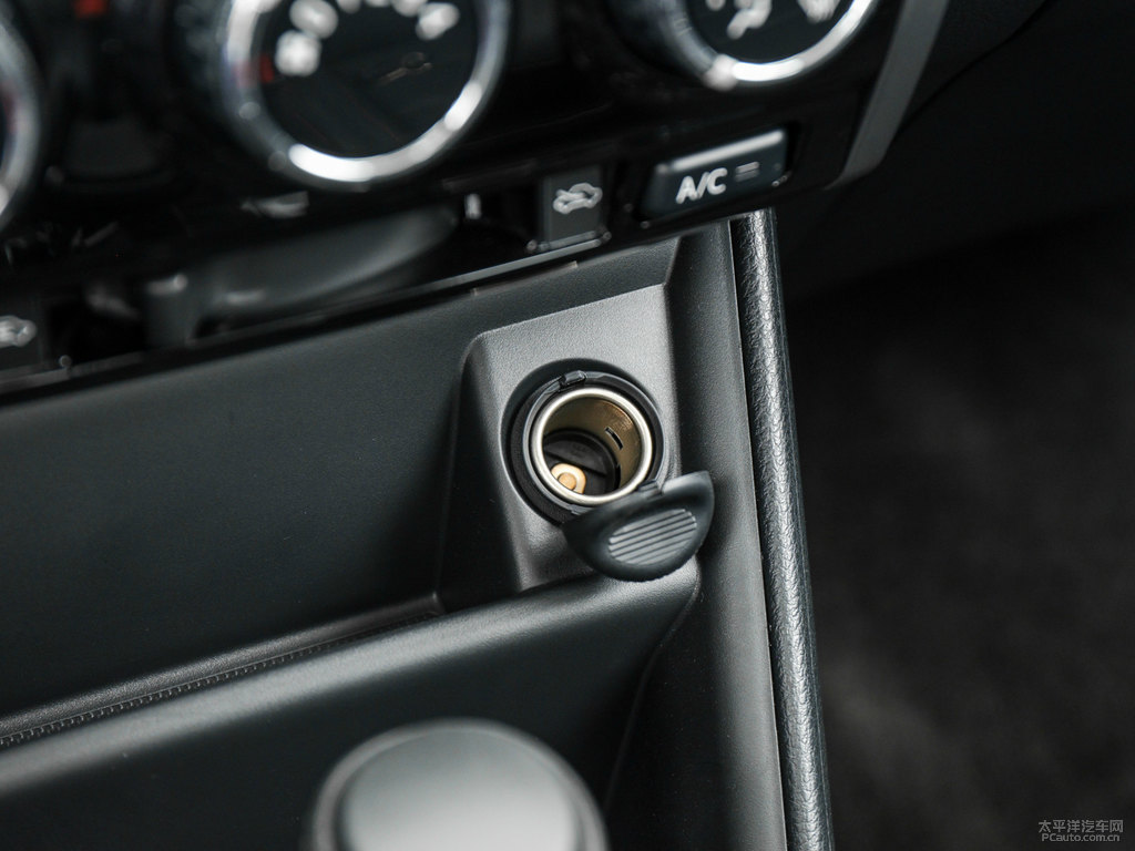閃電橙YARiS L 致炫X中控內(nèi)飾圖片
