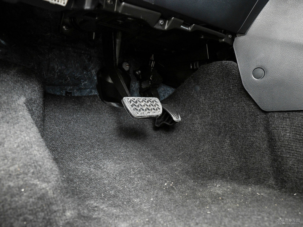 閃電橙YARiS L 致炫X中控內(nèi)飾圖片