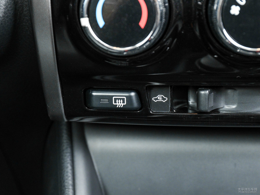 閃電橙YARiS L 致炫X中控內(nèi)飾圖片