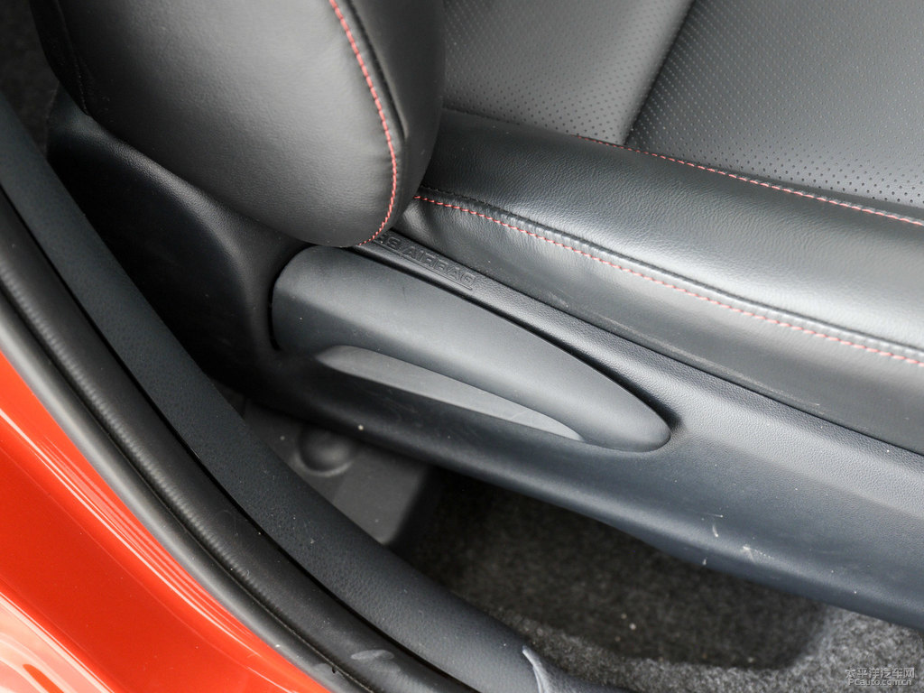 閃電橙YARiS L 致炫X座椅內(nèi)飾圖片