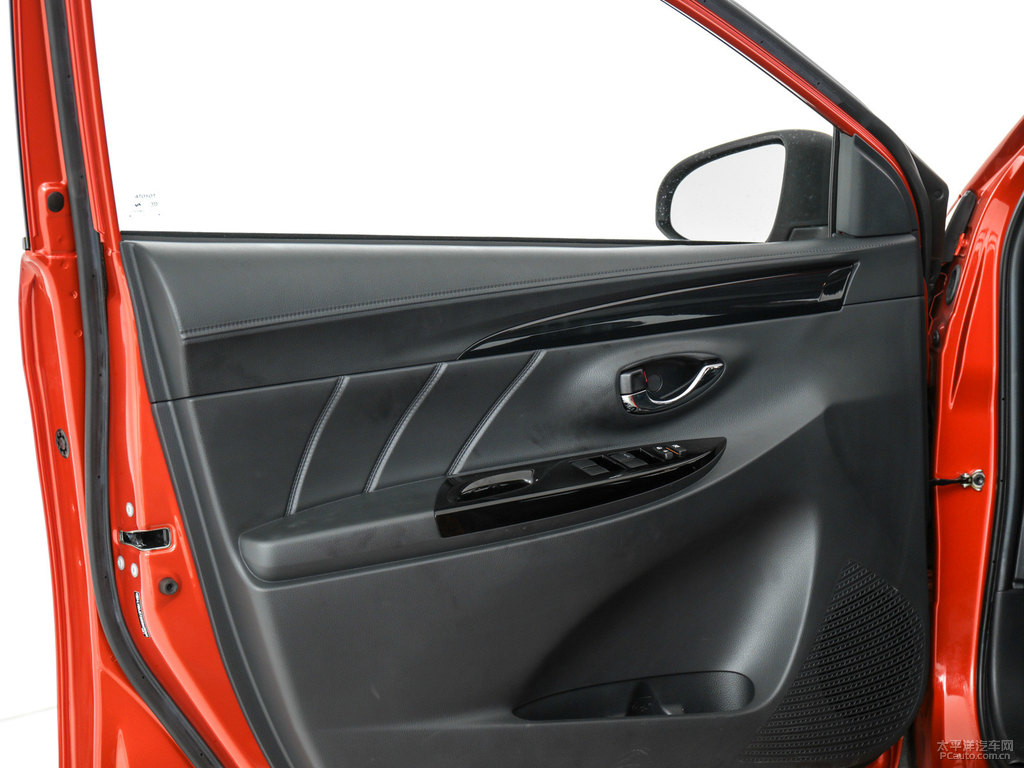 閃電橙YARiS L 致炫X車廂內(nèi)飾圖片