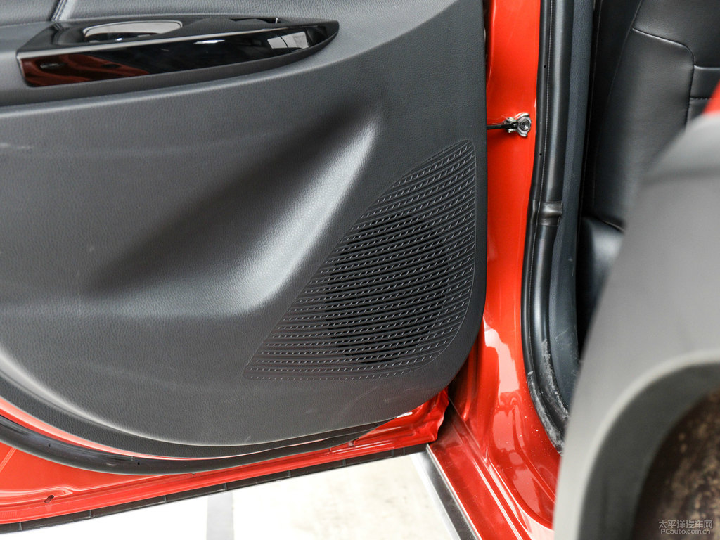 閃電橙YARiS L 致炫X車廂內(nèi)飾圖片