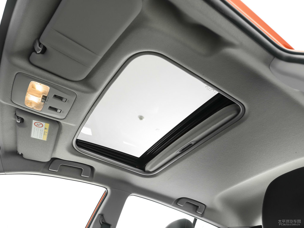 閃電橙YARiS L 致炫X車廂內(nèi)飾圖片