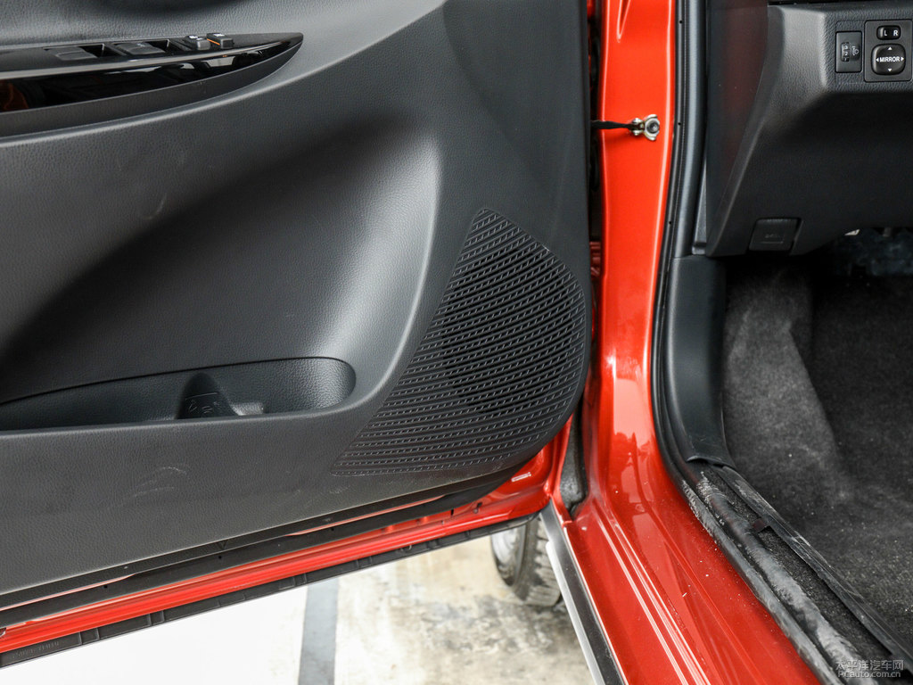 閃電橙YARiS L 致炫X車廂內(nèi)飾圖片