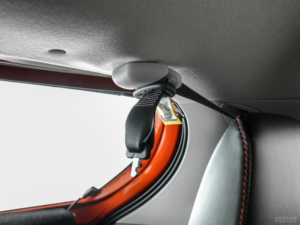 閃電橙YARiS L 致炫X車(chē)廂內(nèi)飾圖片