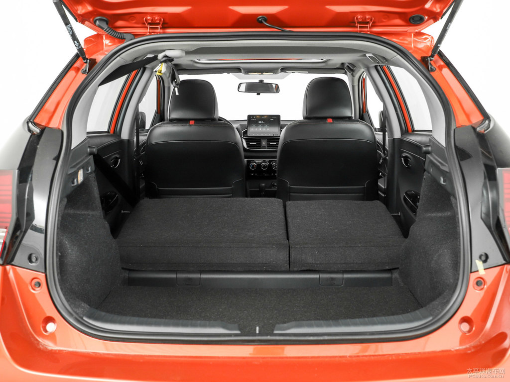 閃電橙YARiS L 致炫X后備廂空間圖片