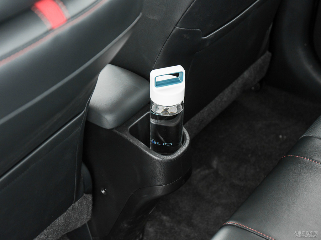 閃電橙YARiS L 致炫X儲物空間空間圖片