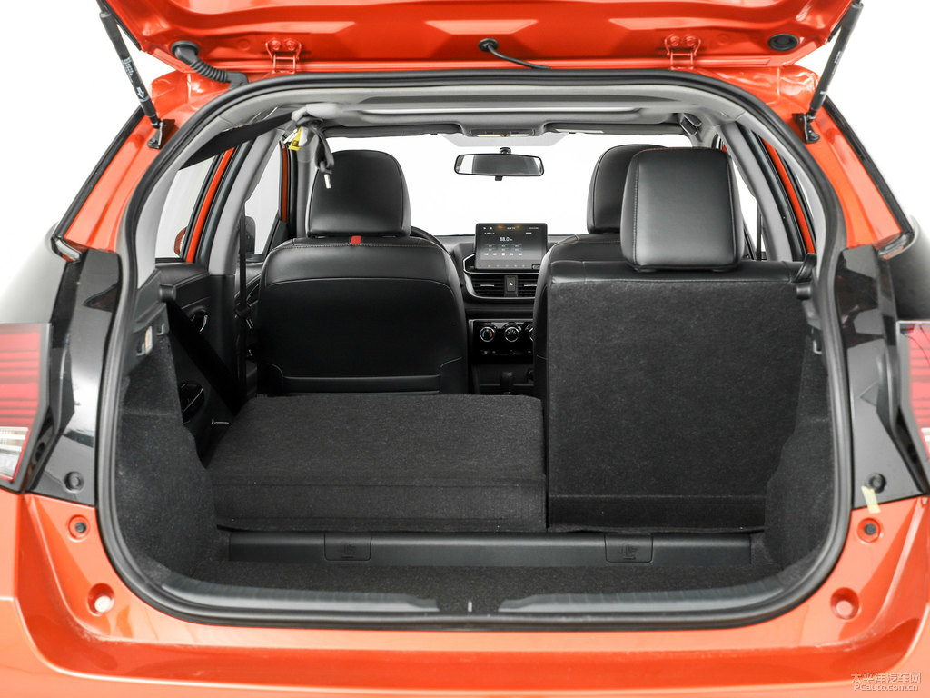閃電橙YARiS L 致炫X后備廂空間圖片