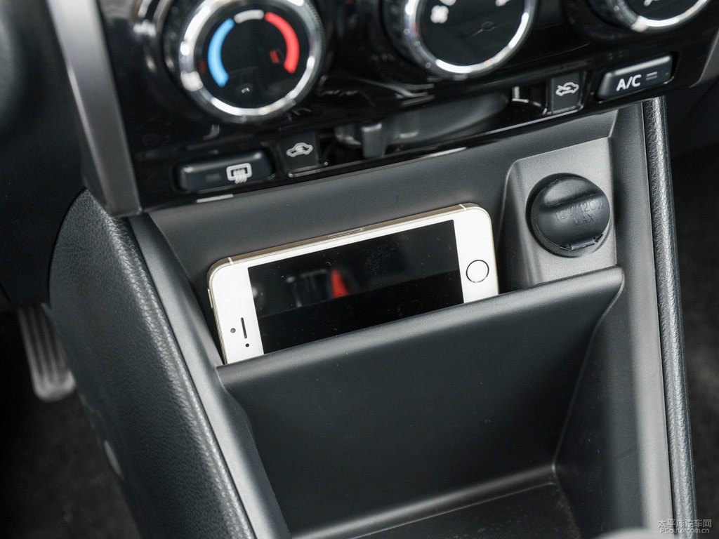 閃電橙YARiS L 致炫X儲物空間空間圖片