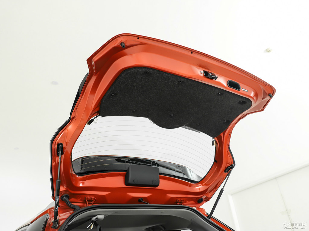 閃電橙YARiS L 致炫X后備廂空間圖片