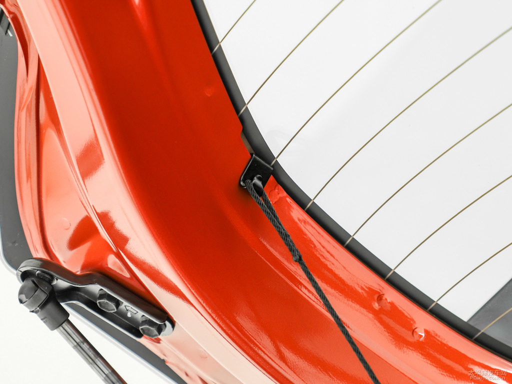 閃電橙YARiS L 致炫X后備廂空間圖片