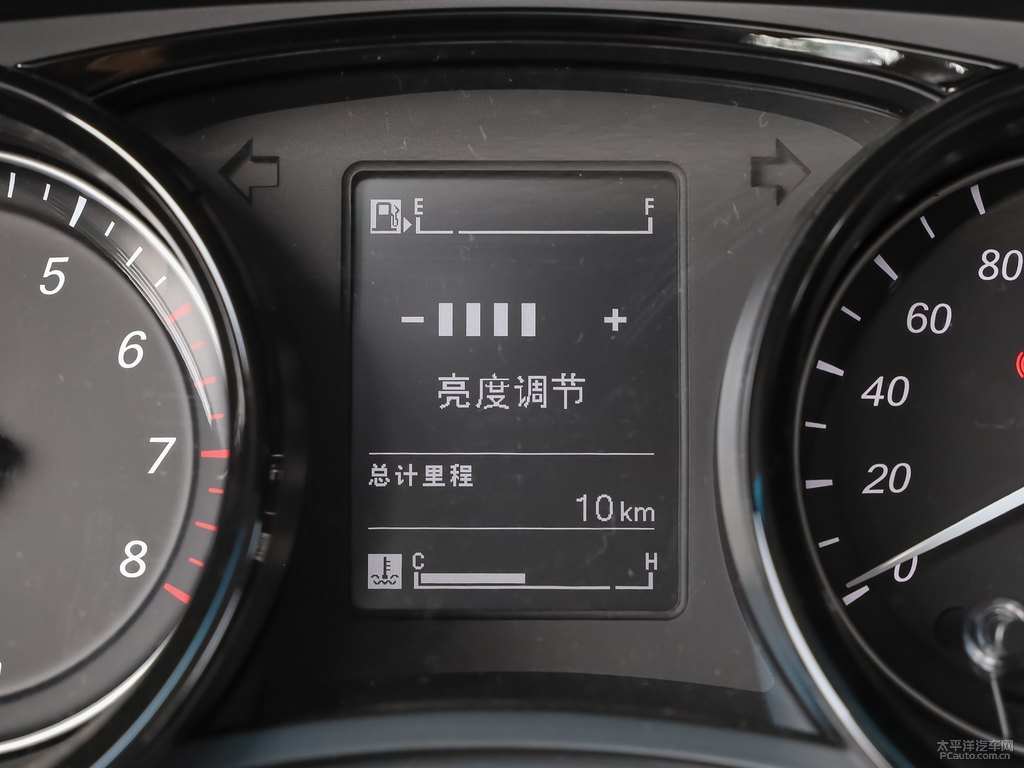 極地白五菱宏光PLUS中控內(nèi)飾圖片