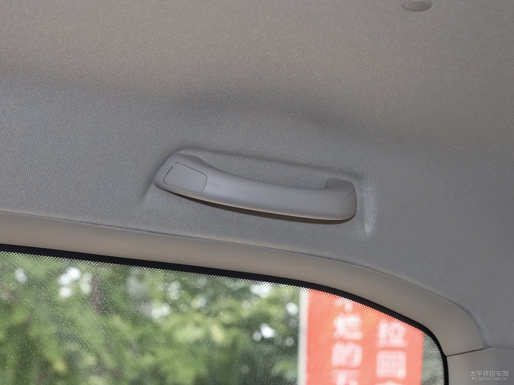 極地白五菱宏光PLUS車(chē)廂內(nèi)飾圖片
