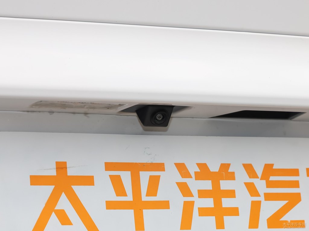 極地白五菱宏光PLUS車尾外觀圖片