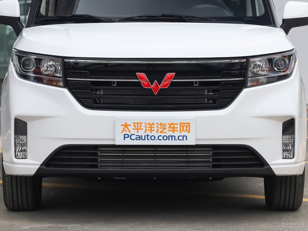 極地白五菱宏光PLUS車頭外觀圖片