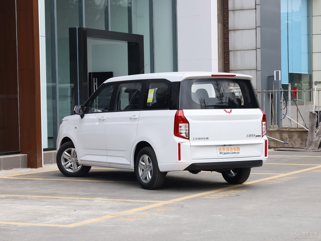 極地白五菱宏光PLUS整車(chē)外觀外觀圖片