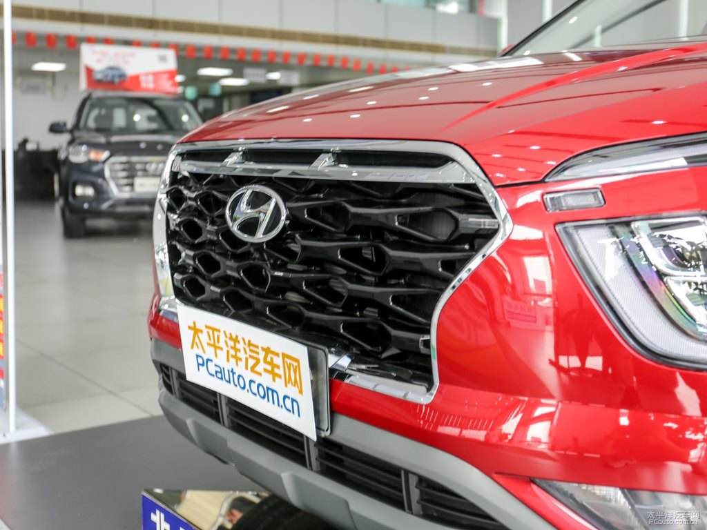 中國(guó)紅北京現(xiàn)代ix25車(chē)頭外觀圖片