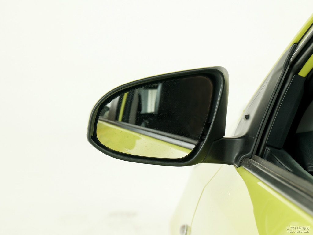 檸檬黃YARiS L 致炫車身外觀圖片