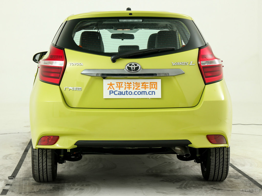 檸檬黃YARiS L 致炫車尾外觀圖片