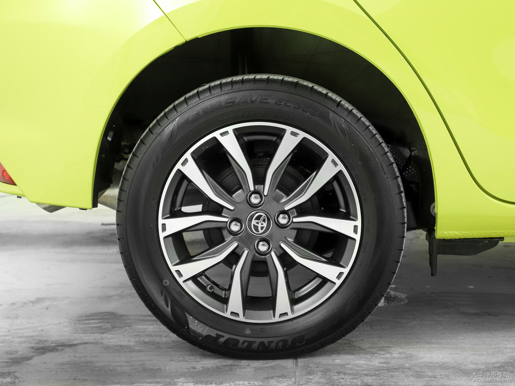 檸檬黃YARiS L 致炫車身外觀圖片