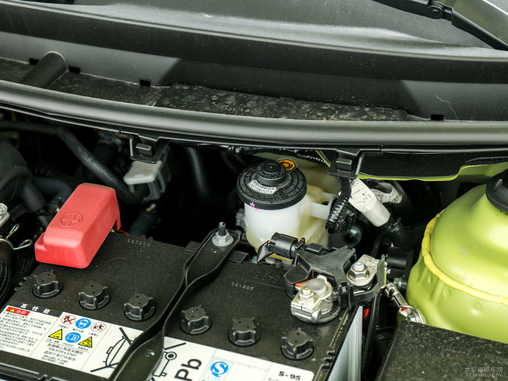 檸檬黃YARiS L 致炫發(fā)動(dòng)機(jī)其它細(xì)節(jié)圖片