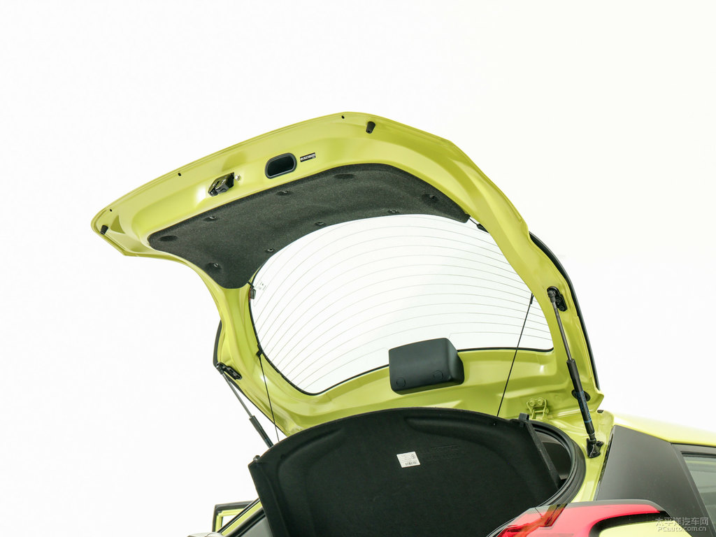 檸檬黃YARiS L 致炫后備廂空間圖片