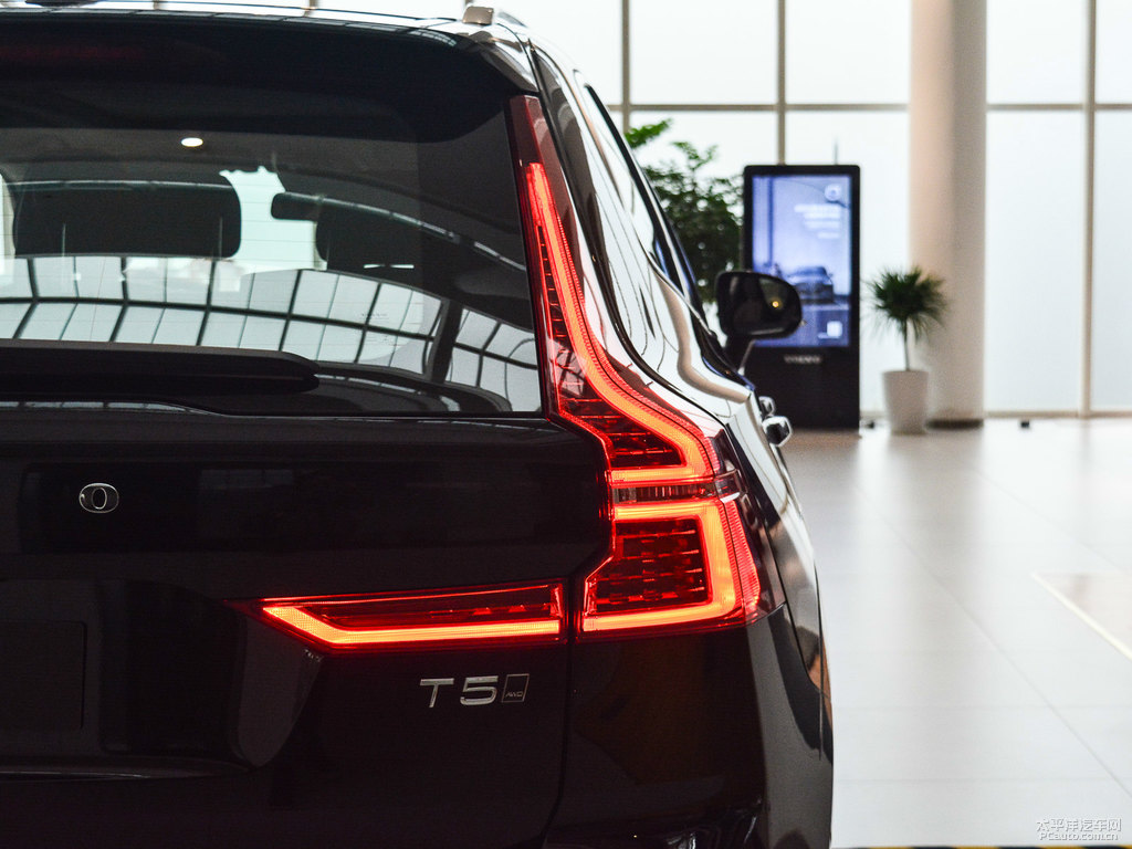 瑪瑙黑沃爾沃XC60車尾外觀圖片