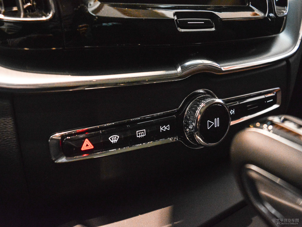 瑪瑙黑沃爾沃XC60中控內(nèi)飾圖片