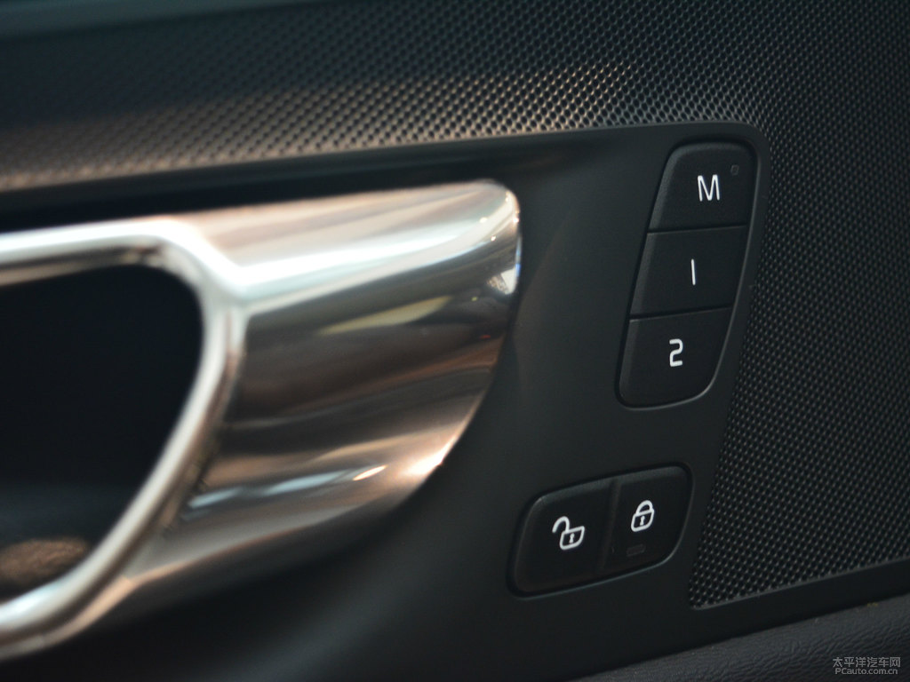 瑪瑙黑沃爾沃XC60車廂內(nèi)飾圖片