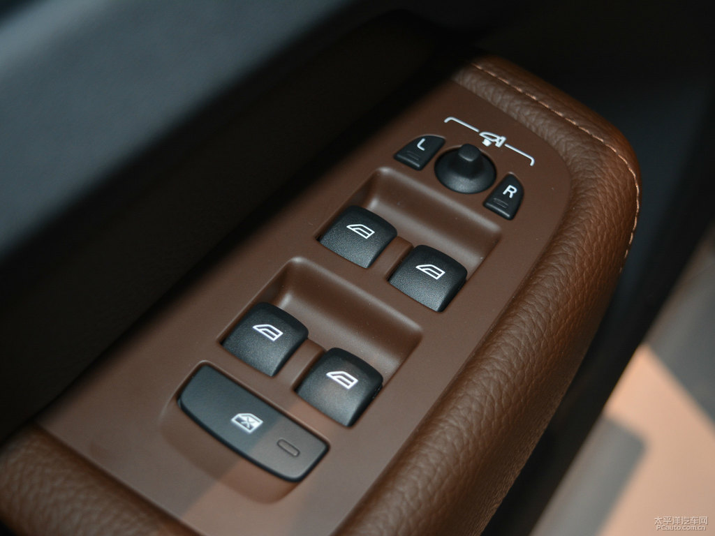 瑪瑙黑沃爾沃XC60車廂內(nèi)飾圖片