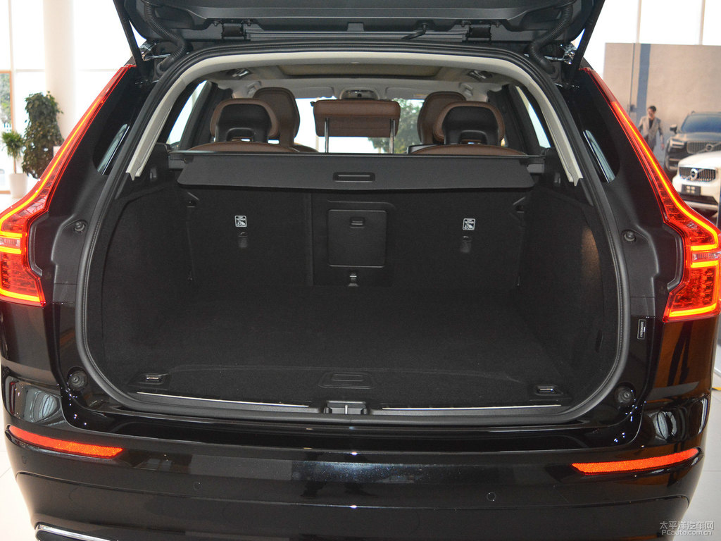 瑪瑙黑沃爾沃XC60后備廂空間圖片