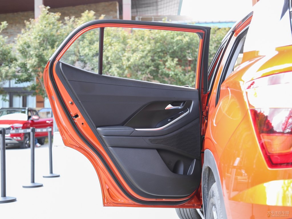 烈焰橙北京現(xiàn)代ix25車廂內(nèi)飾圖片