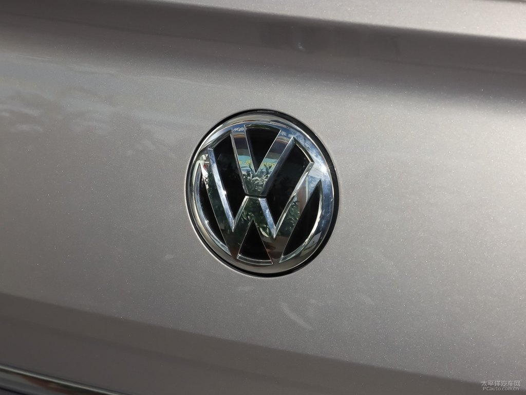 星耀金大眾CC車尾外觀圖片