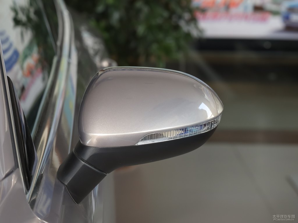 星耀金大眾CC車身外觀圖片